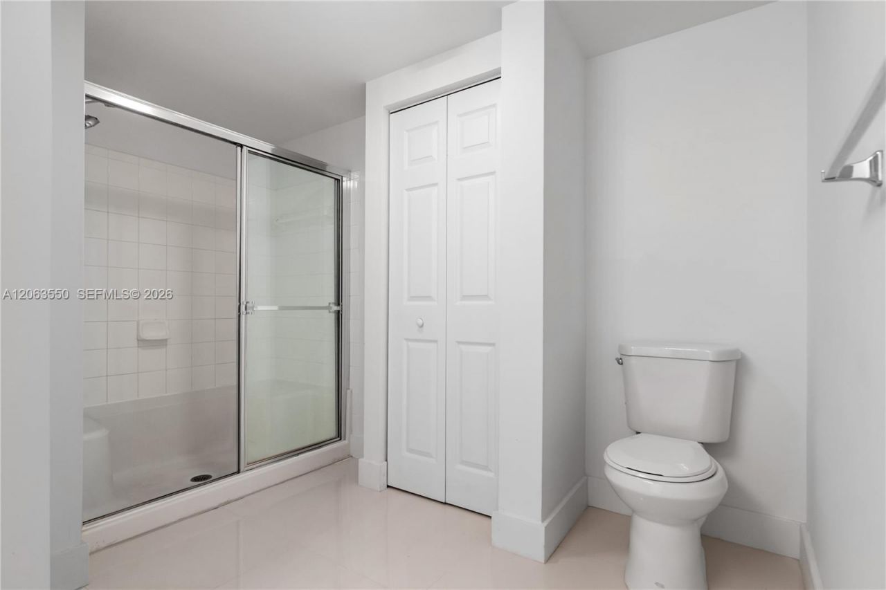 17100 N Bay Rd , Unit 1712, Sunny Isles Beach, FL 33160 Photo