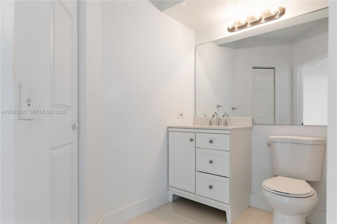 17100 N Bay Rd , Unit 1712, Sunny Isles Beach, FL 33160 Photo