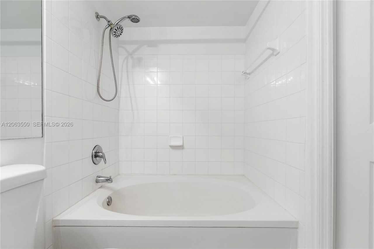 17100 N Bay Rd , Unit 1712, Sunny Isles Beach, FL 33160 Photo