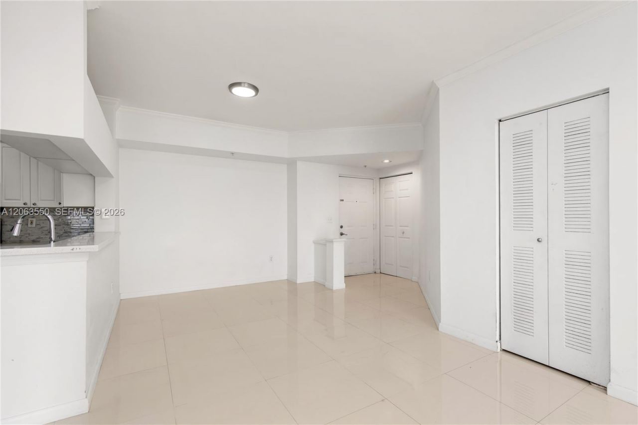 17100 N Bay Rd , Unit 1712, Sunny Isles Beach, FL 33160 Photo