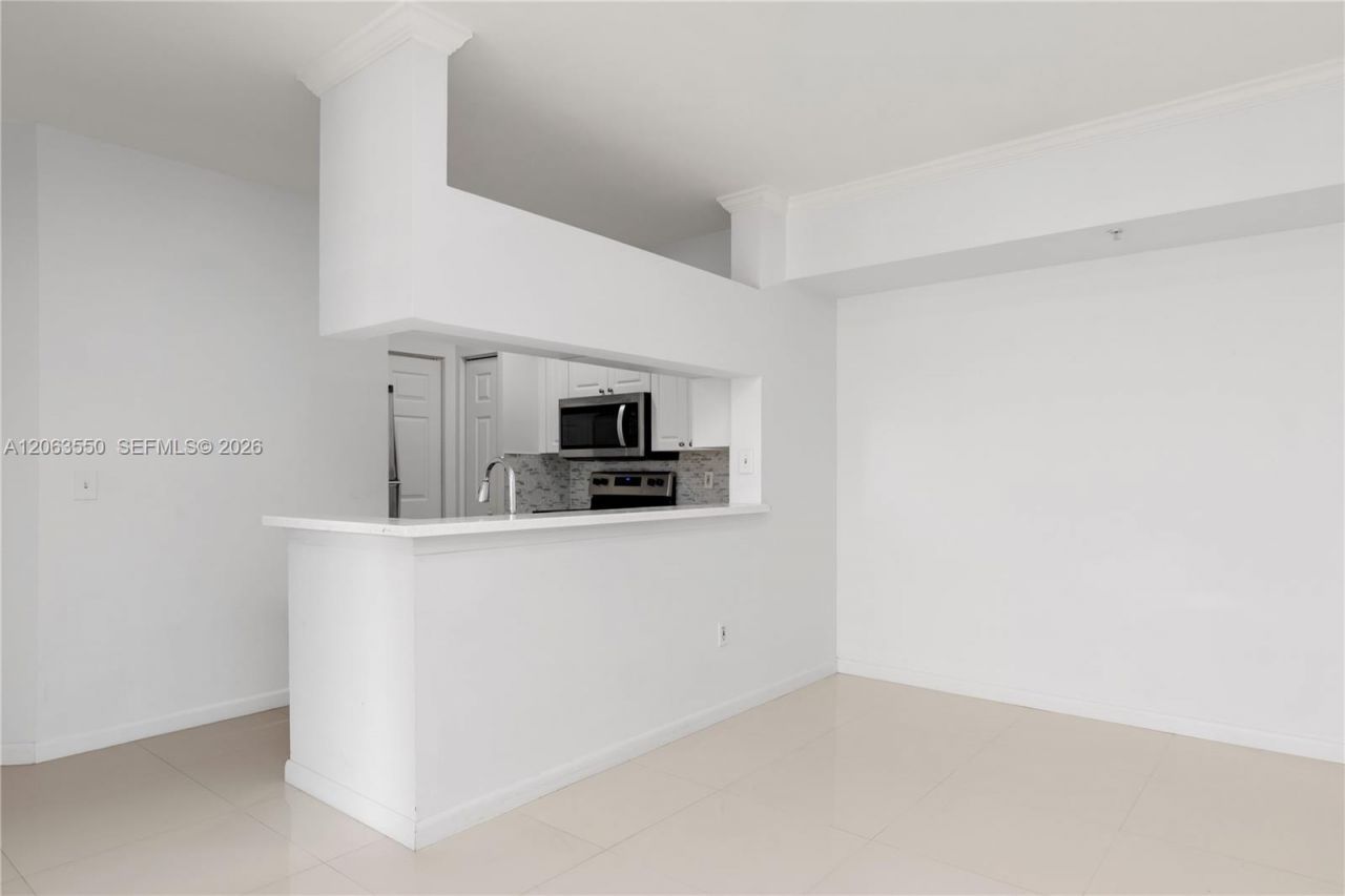 17100 N Bay Rd , Unit 1712, Sunny Isles Beach, FL 33160 Photo