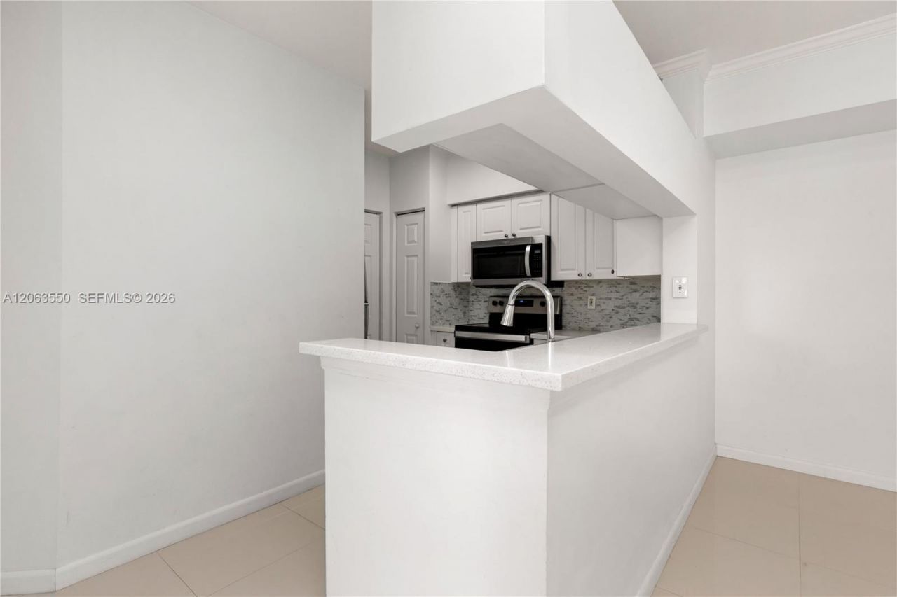17100 N Bay Rd , Unit 1712, Sunny Isles Beach, FL 33160 Photo