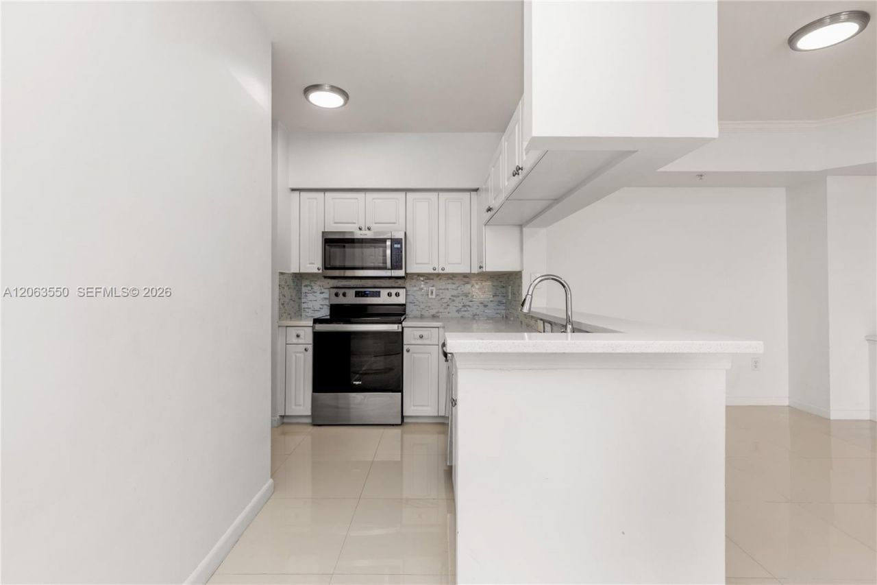 17100 N Bay Rd , Unit 1712, Sunny Isles Beach, FL 33160 Photo