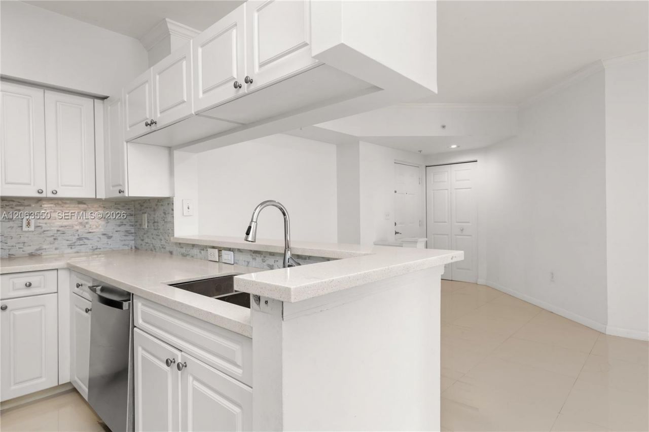 17100 N Bay Rd , Unit 1712, Sunny Isles Beach, FL 33160 Photo