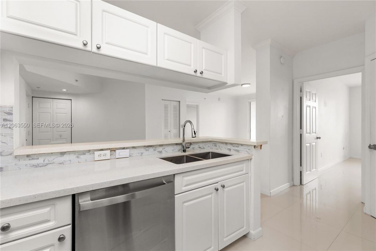 17100 N Bay Rd , Unit 1712, Sunny Isles Beach, FL 33160 Photo