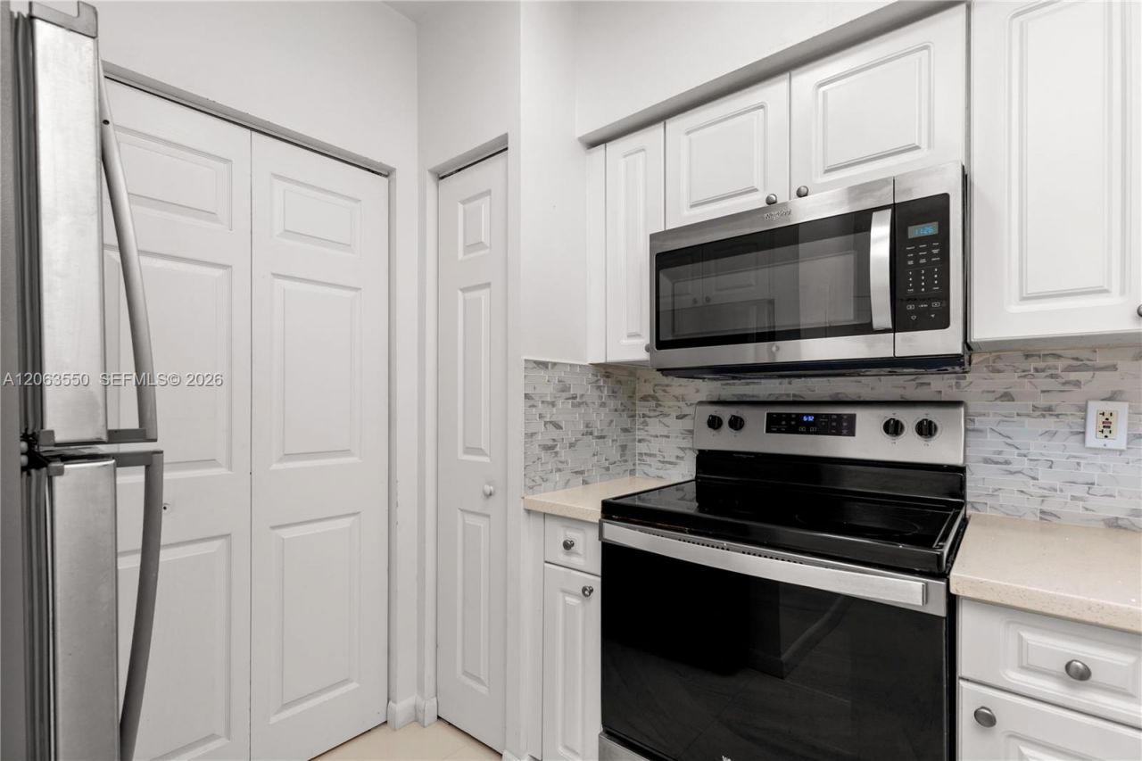 17100 N Bay Rd , Unit 1712, Sunny Isles Beach, FL 33160 Photo