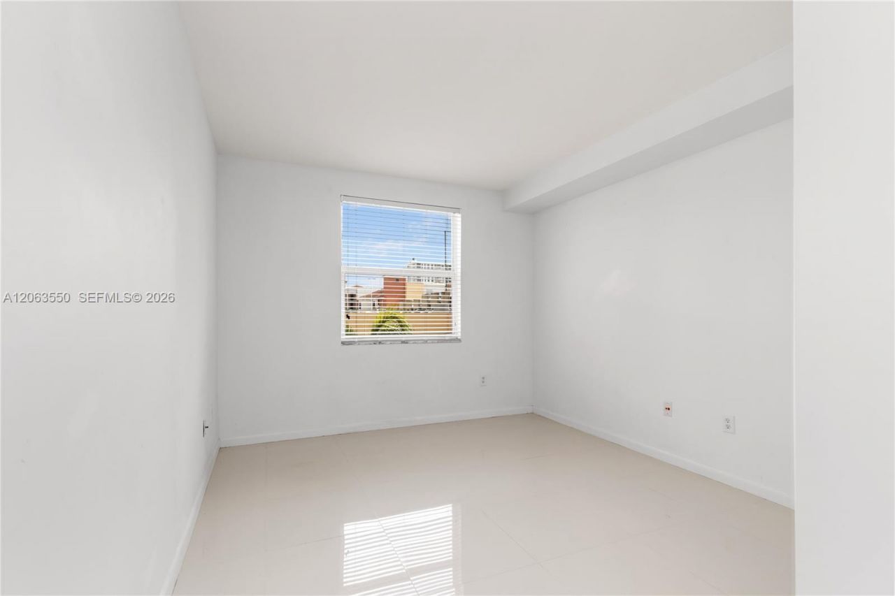 17100 N Bay Rd , Unit 1712, Sunny Isles Beach, FL 33160 Photo