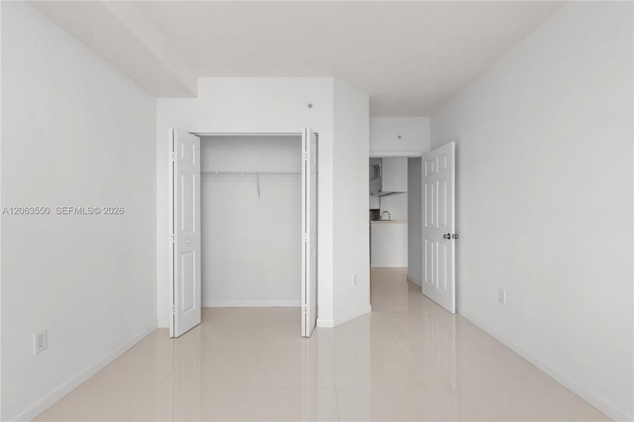 17100 N Bay Rd , Unit 1712, Sunny Isles Beach, FL 33160 Photo