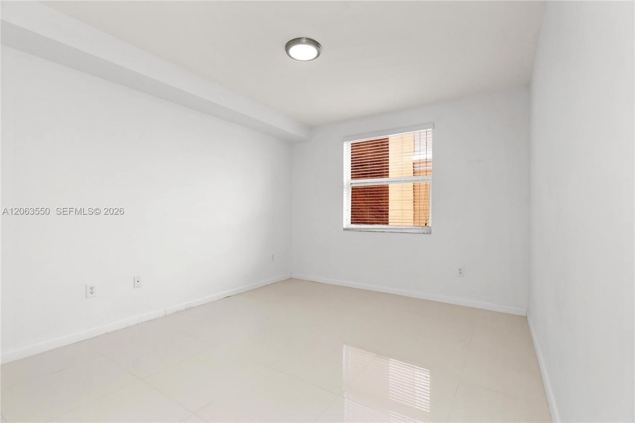 17100 N Bay Rd , Unit 1712, Sunny Isles Beach, FL 33160 Photo