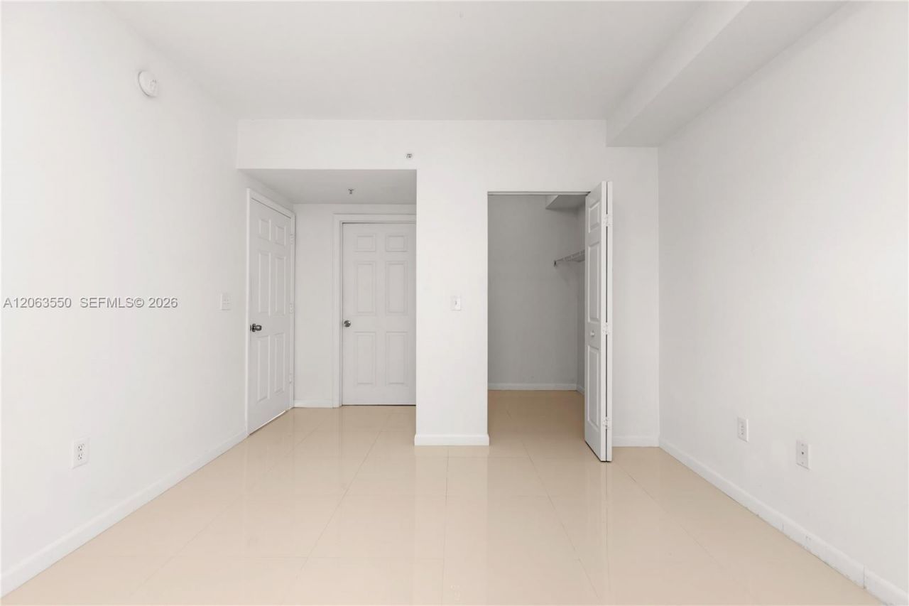 17100 N Bay Rd , Unit 1712, Sunny Isles Beach, FL 33160 Photo