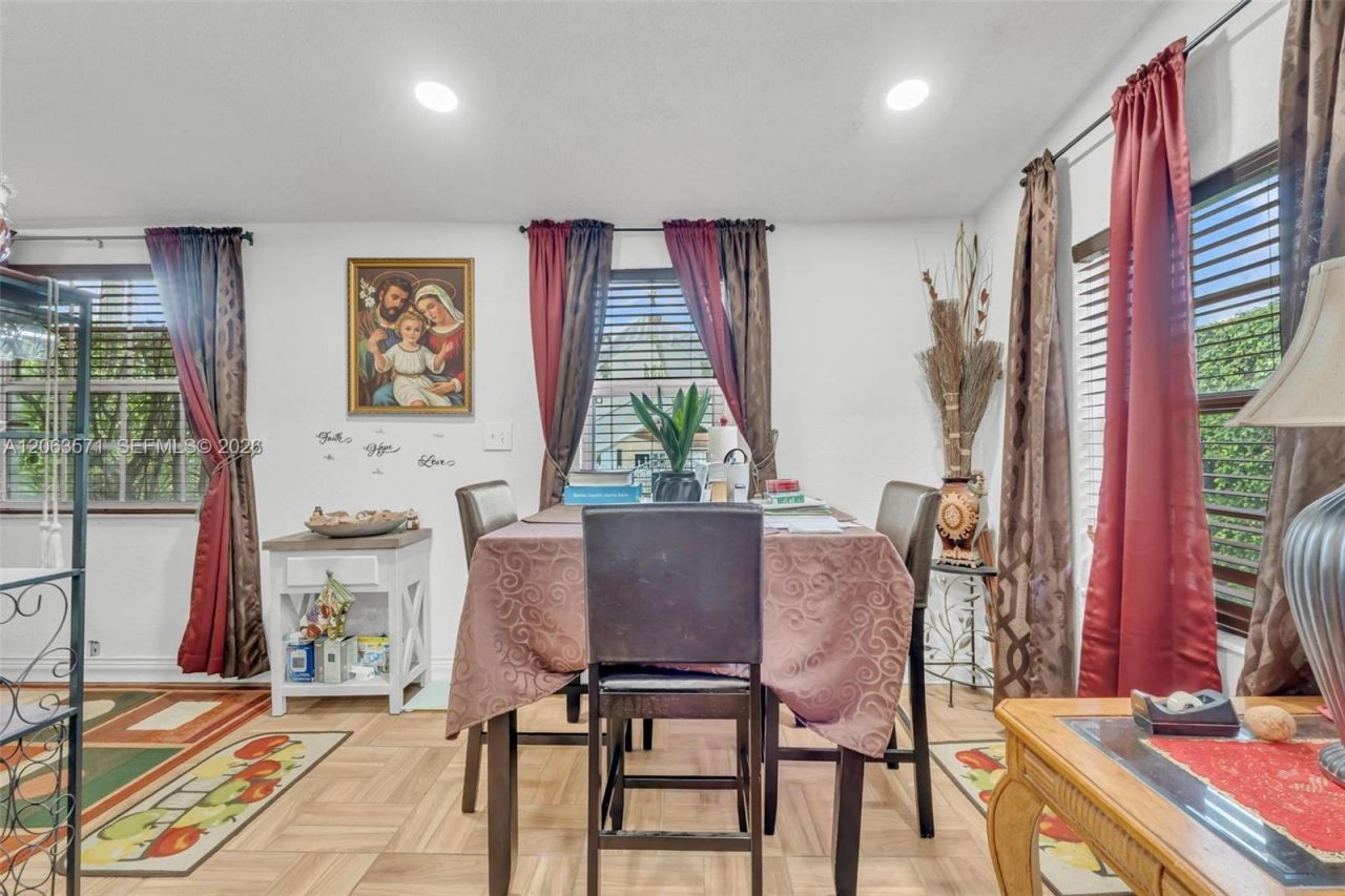 2001 NW 51st St, Miami, FL 33142 Photo