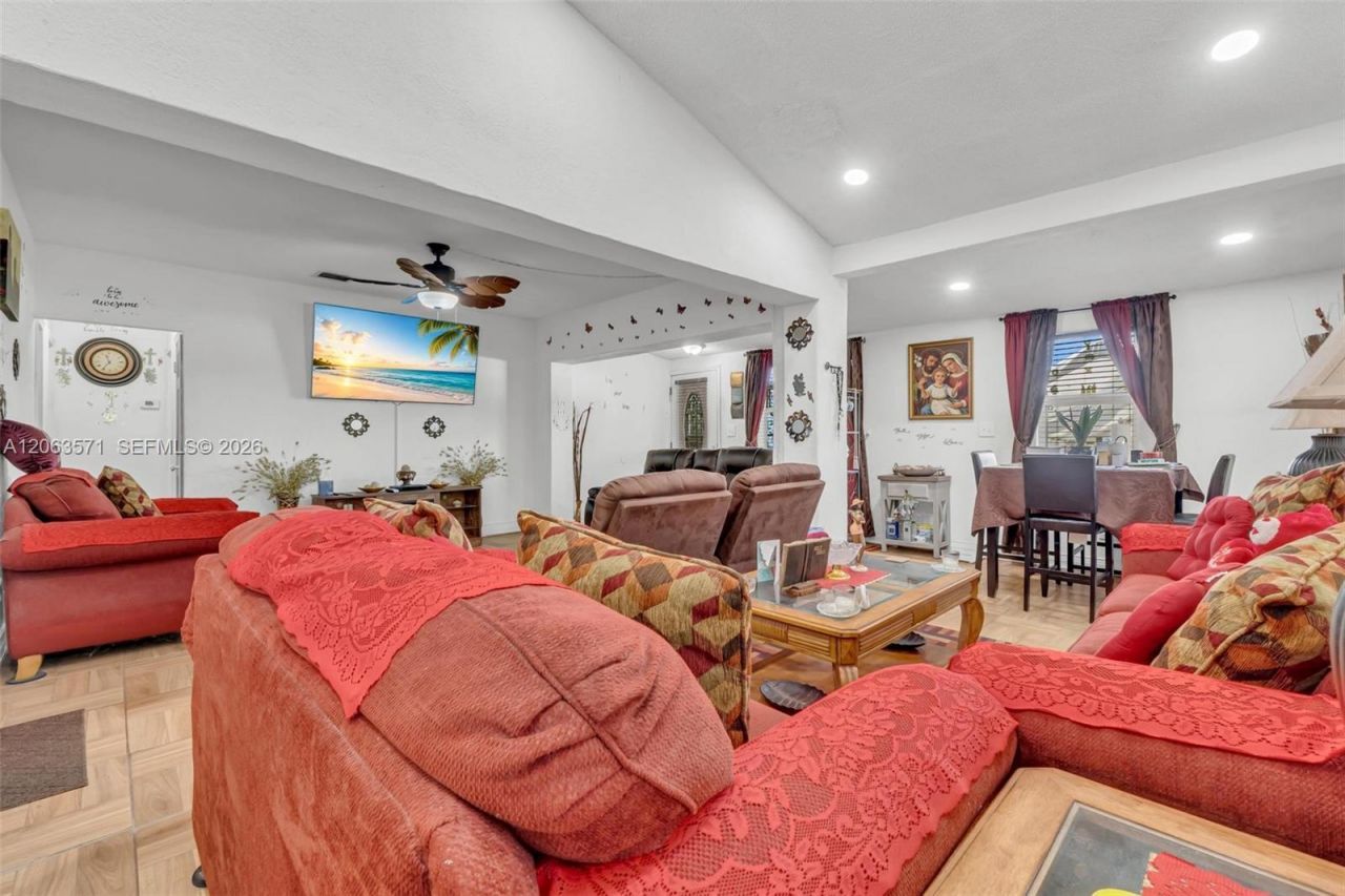 2001 NW 51st St, Miami, FL 33142 Photo