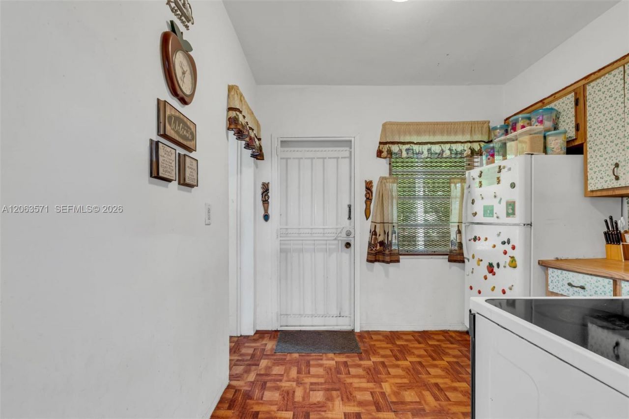2001 NW 51st St, Miami, FL 33142 Photo