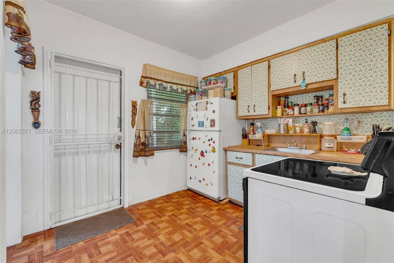 2001 NW 51st St, Miami, FL 33142 Photo