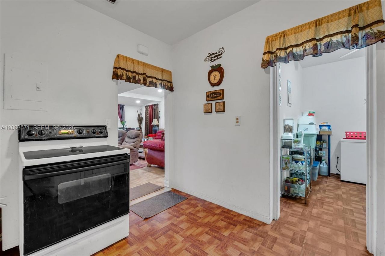 2001 NW 51st St, Miami, FL 33142 Photo
