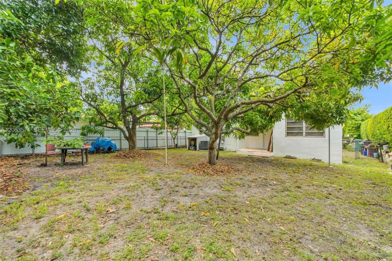 2001 NW 51st St, Miami, FL 33142 Photo