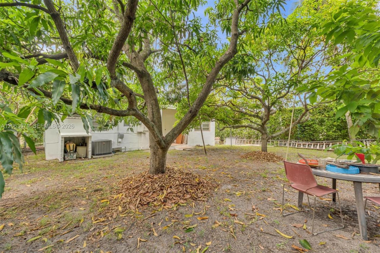2001 NW 51st St, Miami, FL 33142 Photo
