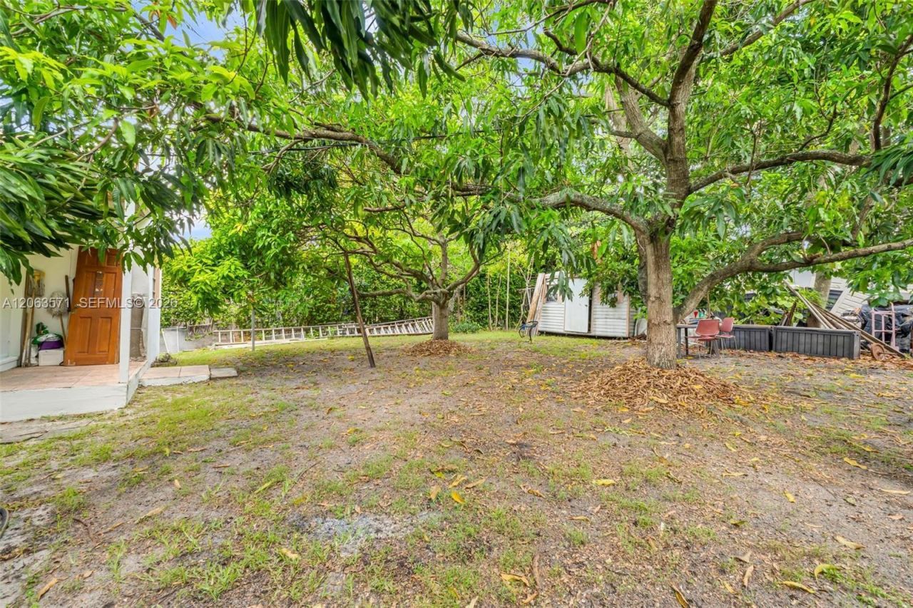 2001 NW 51st St, Miami, FL 33142 Photo