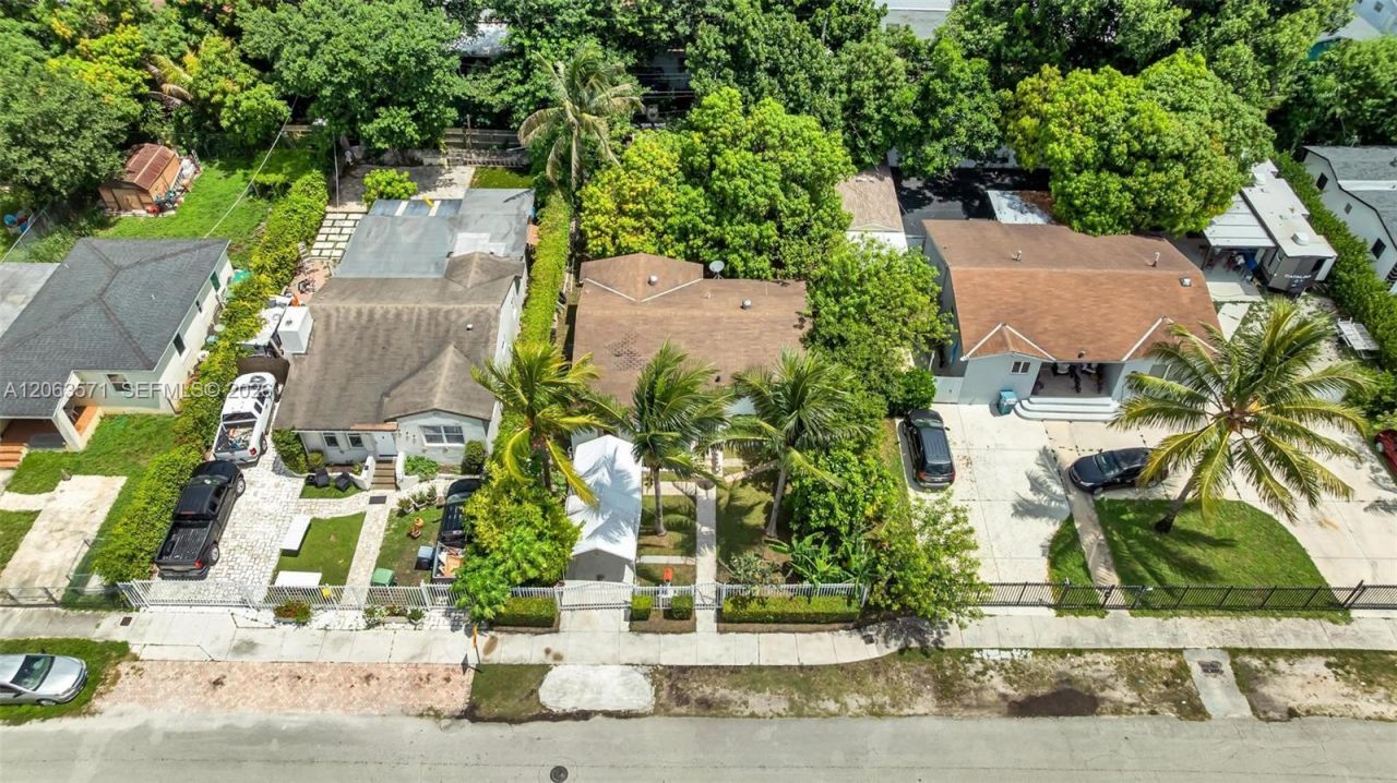 2001 NW 51st St, Miami, FL 33142 Photo