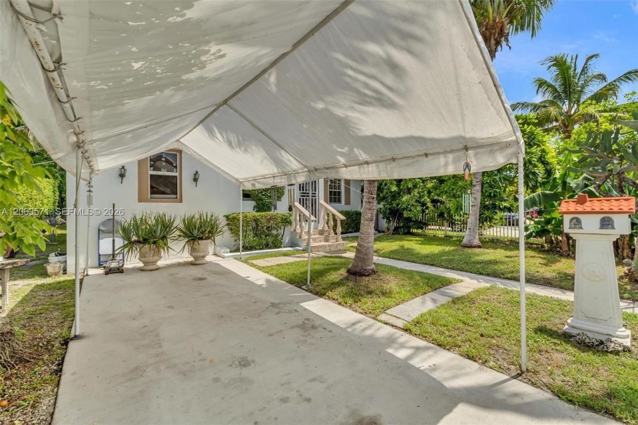 2001 NW 51st St, Miami, FL 33142 Photo
