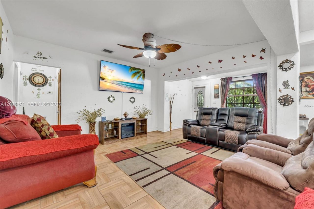 2001 NW 51st St, Miami, FL 33142 Photo