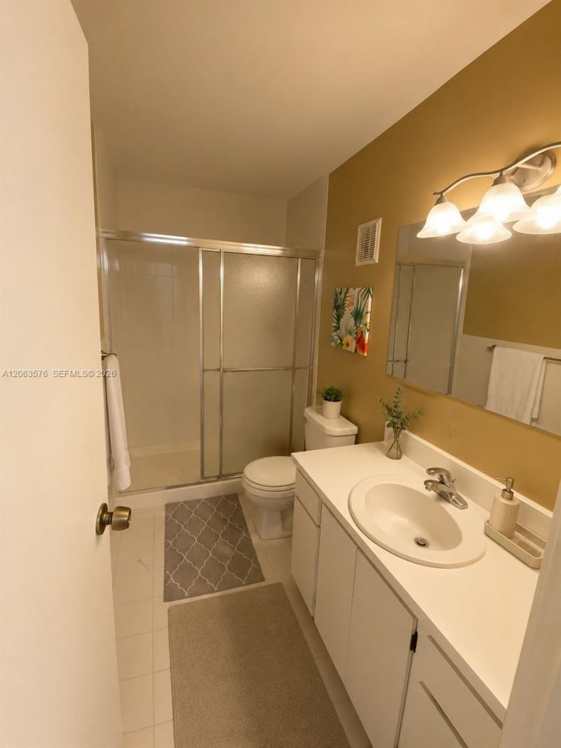 633 N University Dr , Unit 14, Plantation, FL 33324 Photo