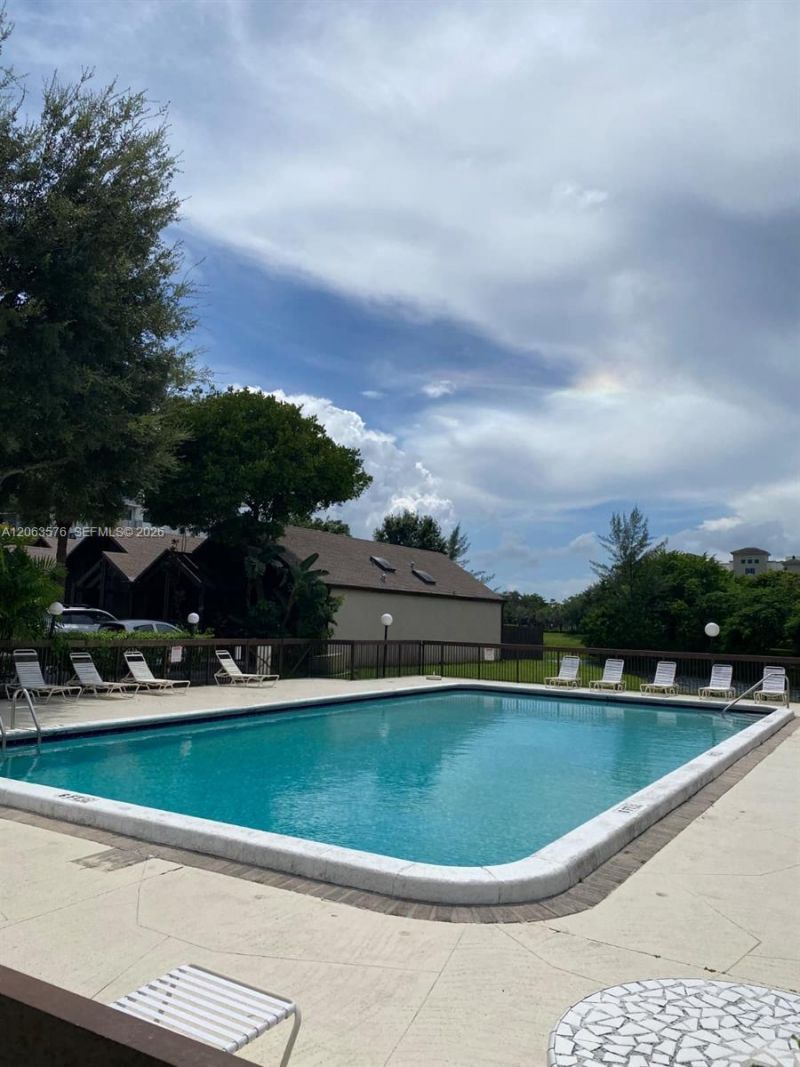 633 N University Dr , Unit 14, Plantation, FL 33324 Photo