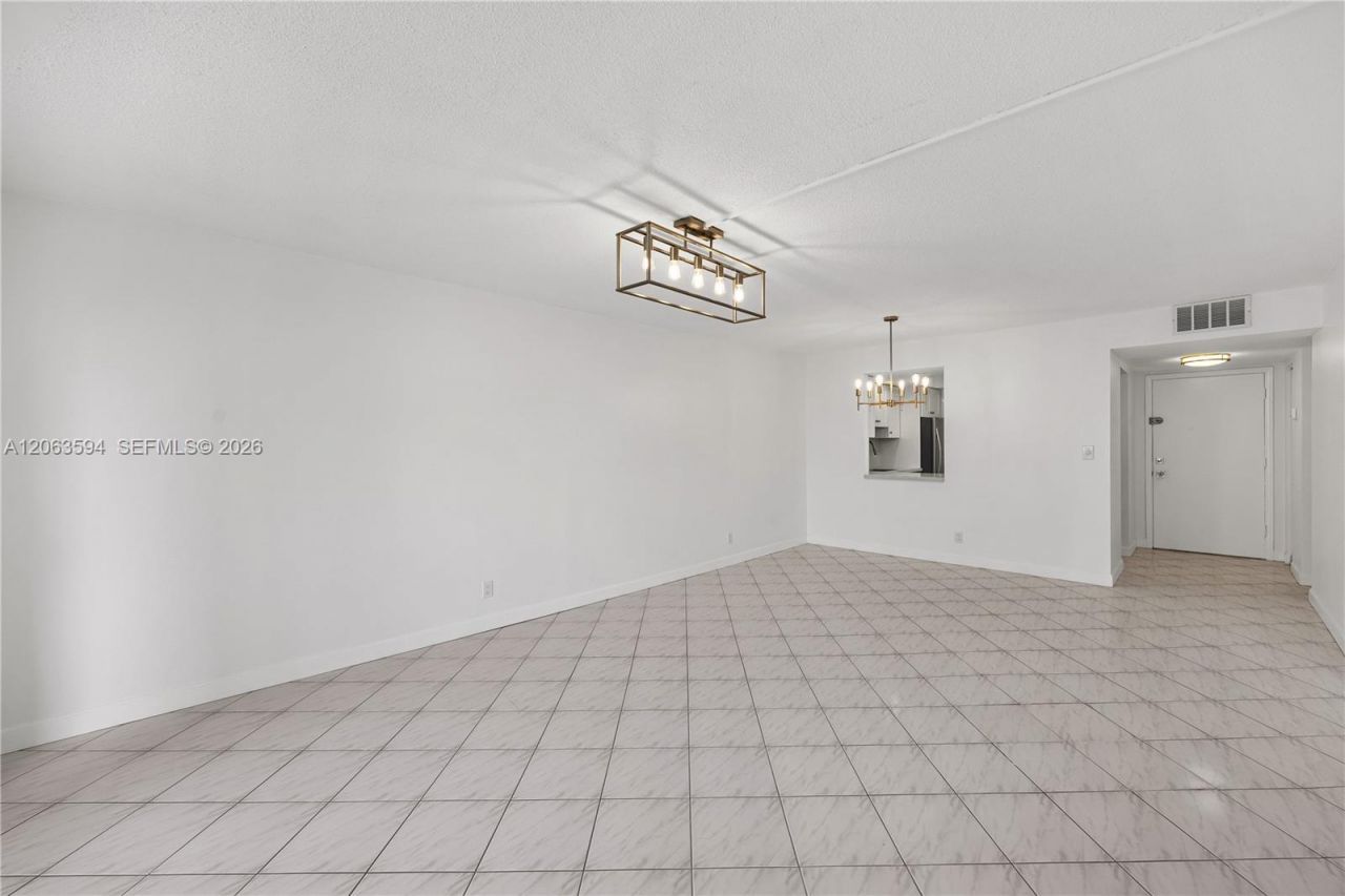 1825 S Ocean Dr, Unit 313, Hallandale Beach, FL 33009 Photo