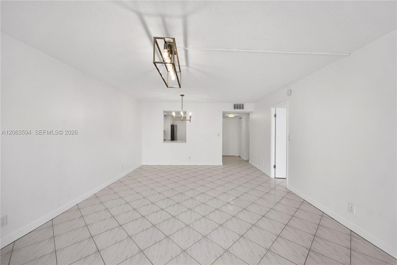 1825 S Ocean Dr, Unit 313, Hallandale Beach, FL 33009 Photo