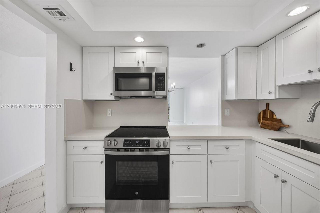 1825 S Ocean Dr, Unit 313, Hallandale Beach, FL 33009 Photo