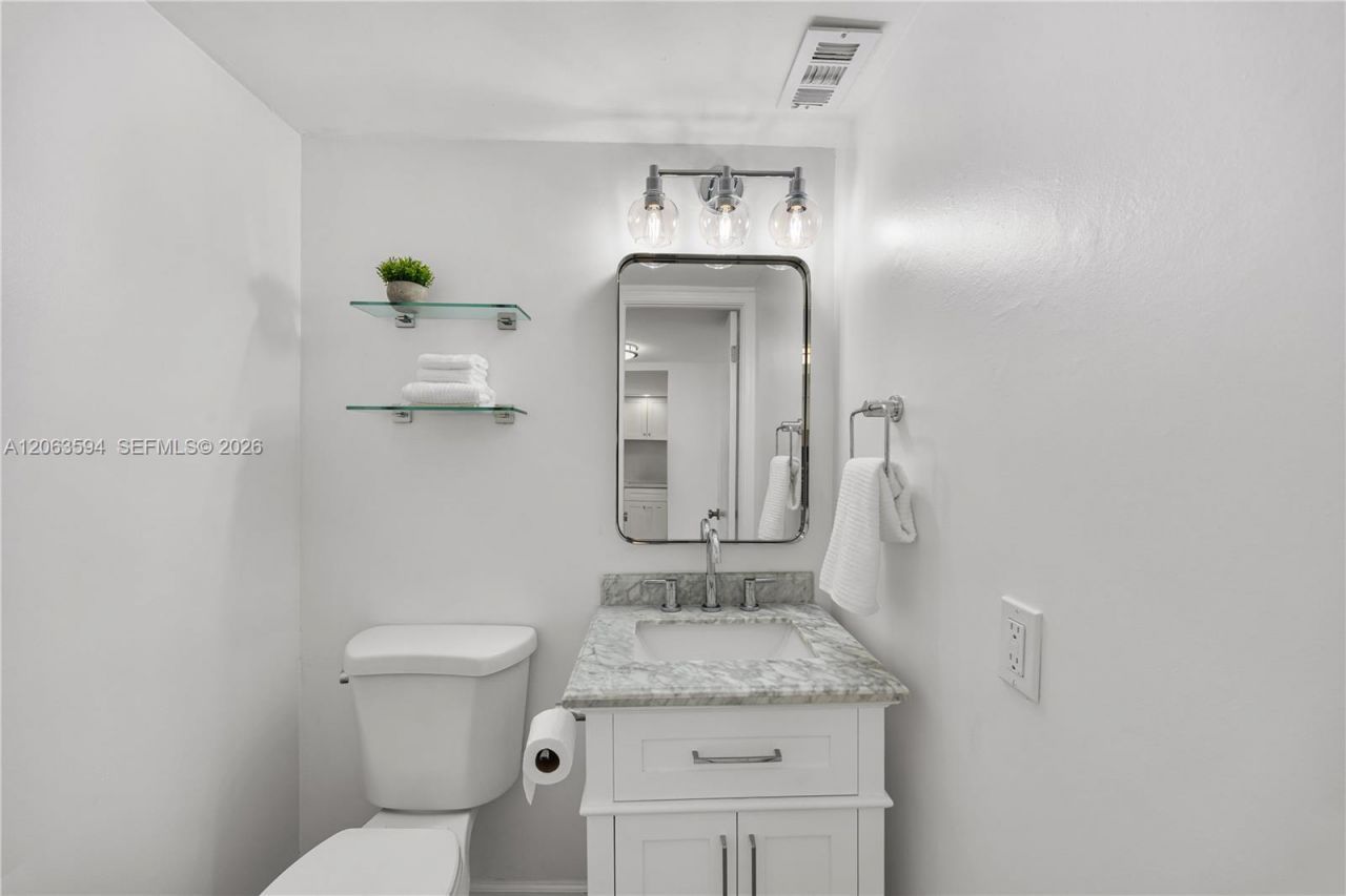 1825 S Ocean Dr, Unit 313, Hallandale Beach, FL 33009 Photo