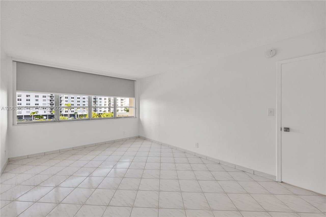 1825 S Ocean Dr, Unit 313, Hallandale Beach, FL 33009 Photo