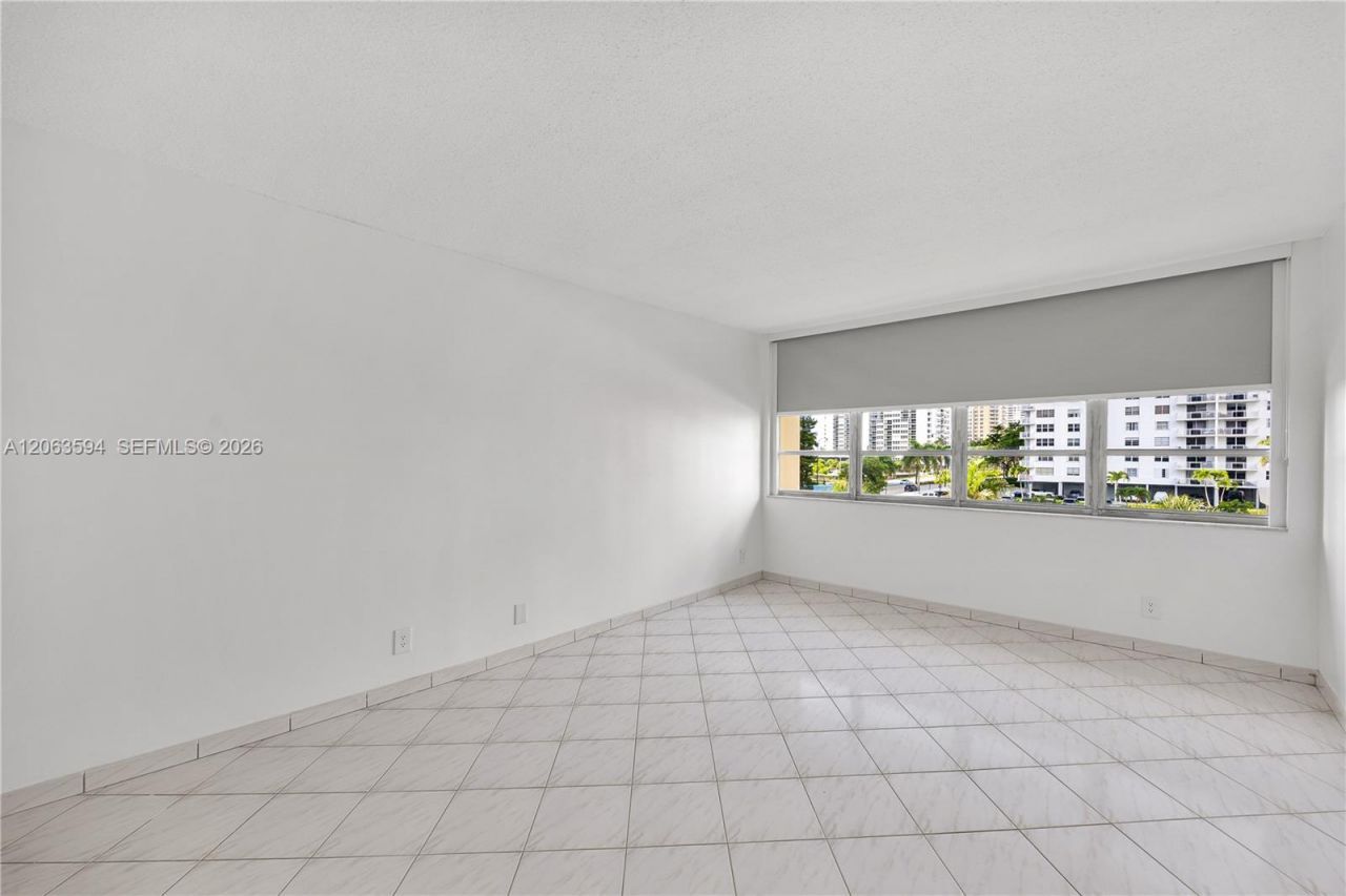 1825 S Ocean Dr, Unit 313, Hallandale Beach, FL 33009 Photo