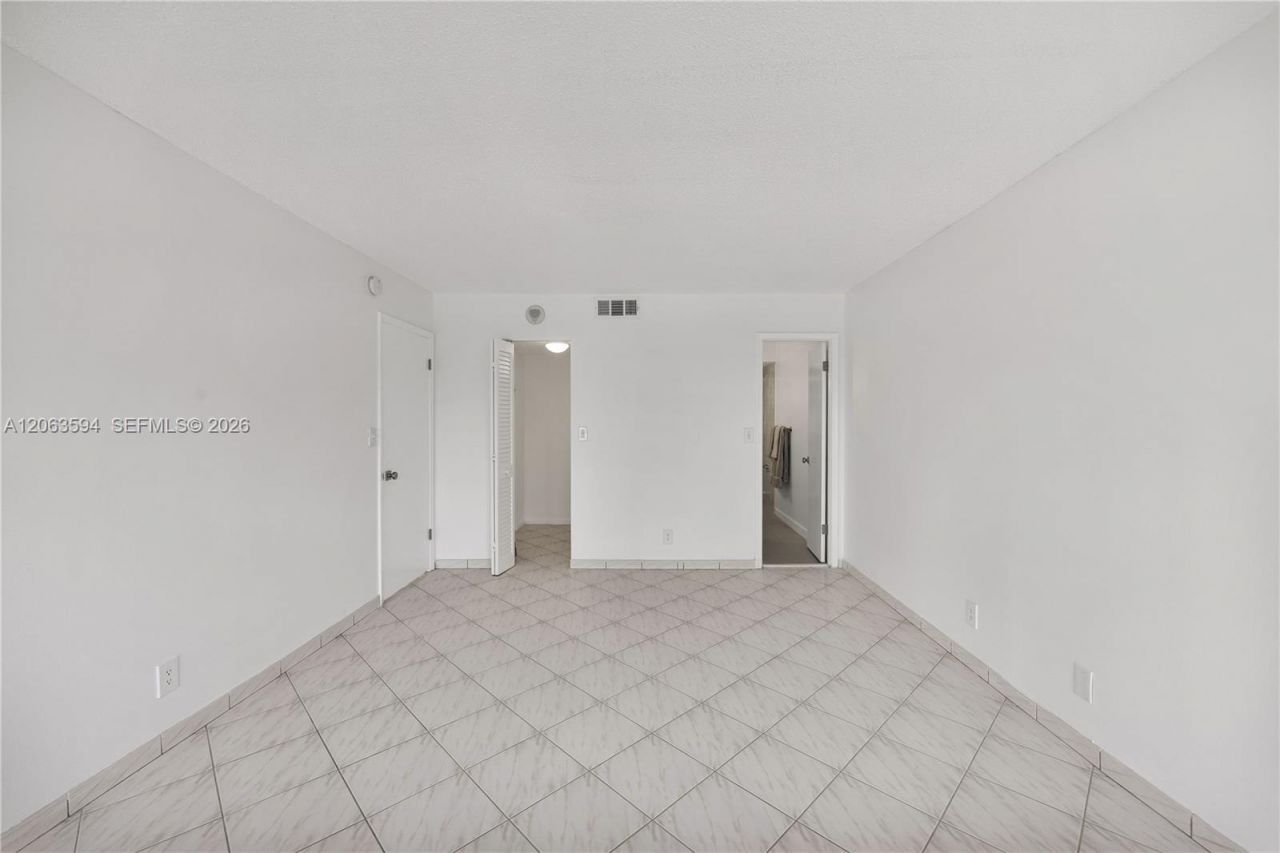 1825 S Ocean Dr, Unit 313, Hallandale Beach, FL 33009 Photo