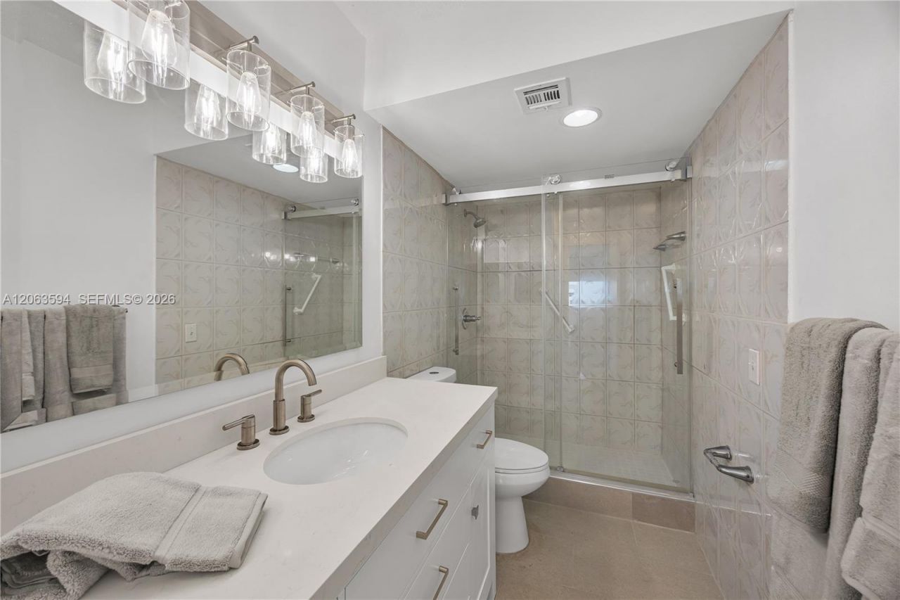 1825 S Ocean Dr, Unit 313, Hallandale Beach, FL 33009 Photo