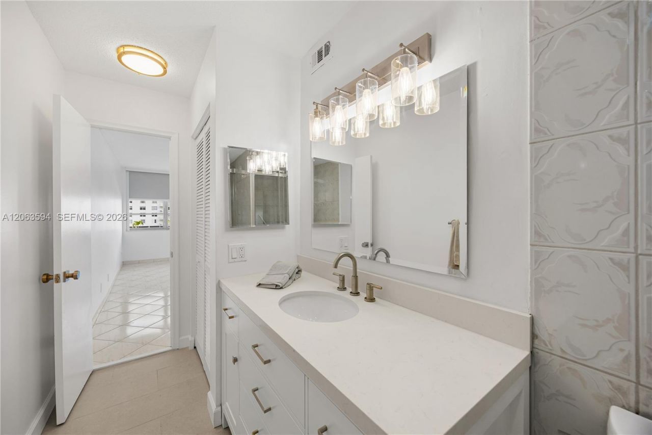 1825 S Ocean Dr, Unit 313, Hallandale Beach, FL 33009 Photo