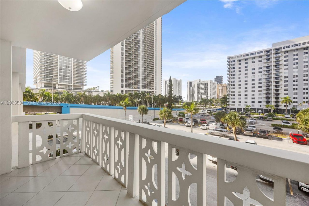 1825 S Ocean Dr, Unit 313, Hallandale Beach, FL 33009 Photo