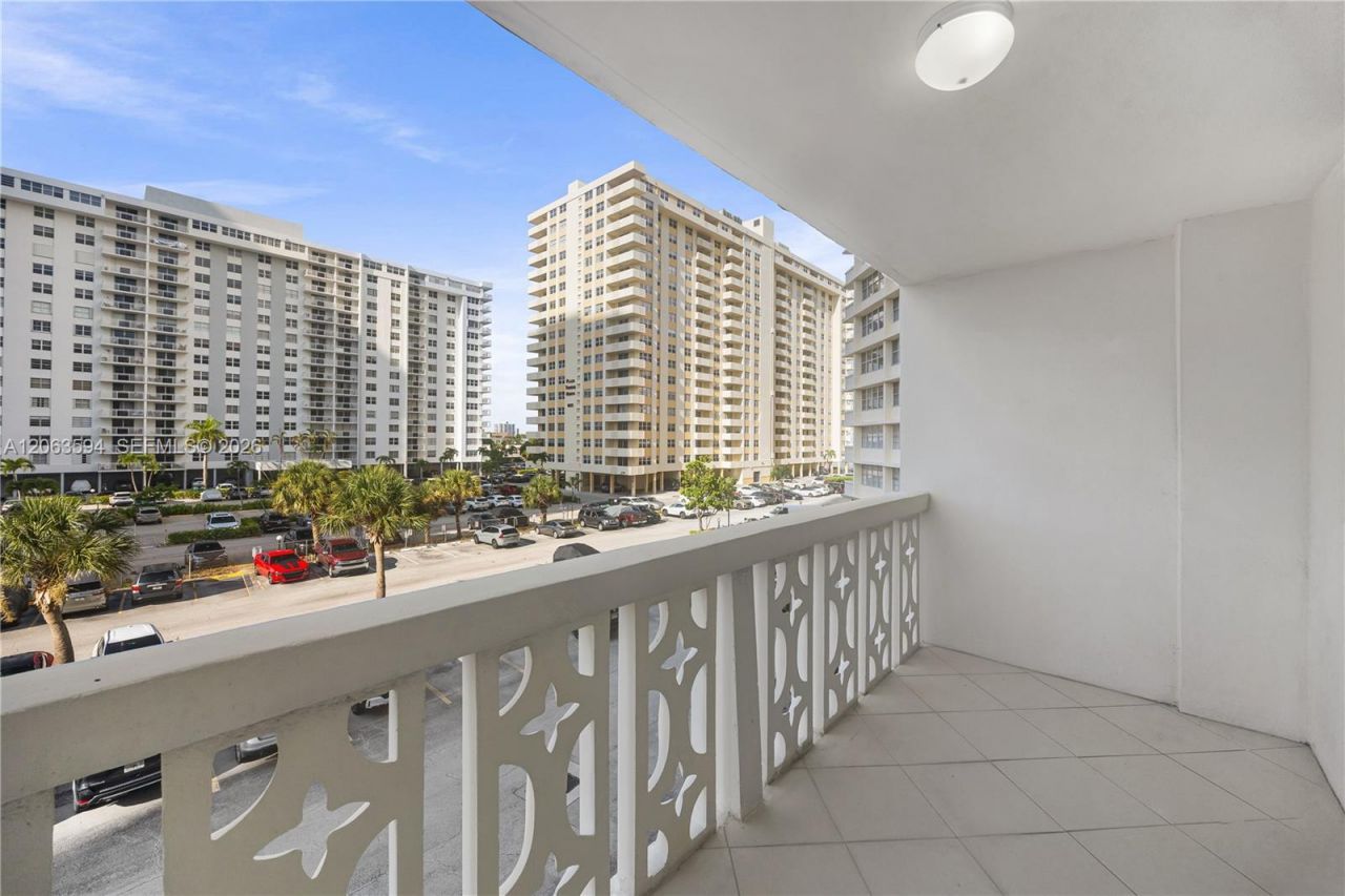 1825 S Ocean Dr, Unit 313, Hallandale Beach, FL 33009 Photo