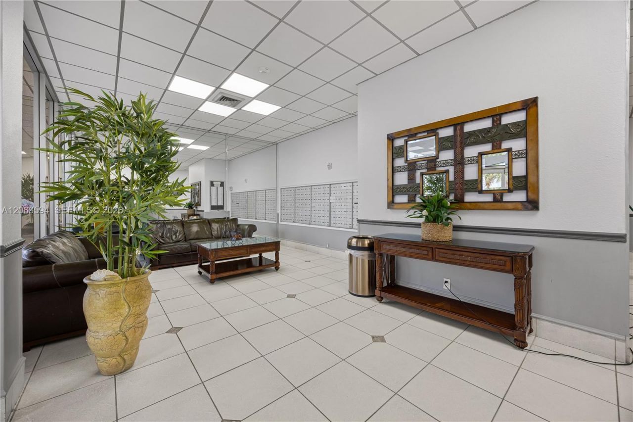 1825 S Ocean Dr, Unit 313, Hallandale Beach, FL 33009 Photo