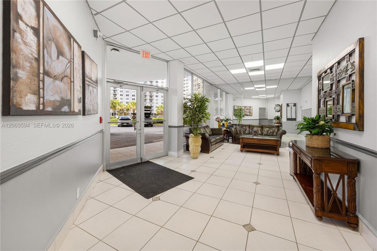 1825 S Ocean Dr, Unit 313, Hallandale Beach, FL 33009 Photo