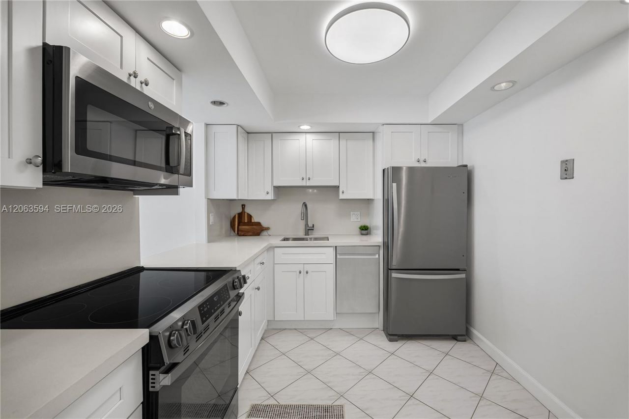1825 S Ocean Dr, Unit 313, Hallandale Beach, FL 33009 Photo