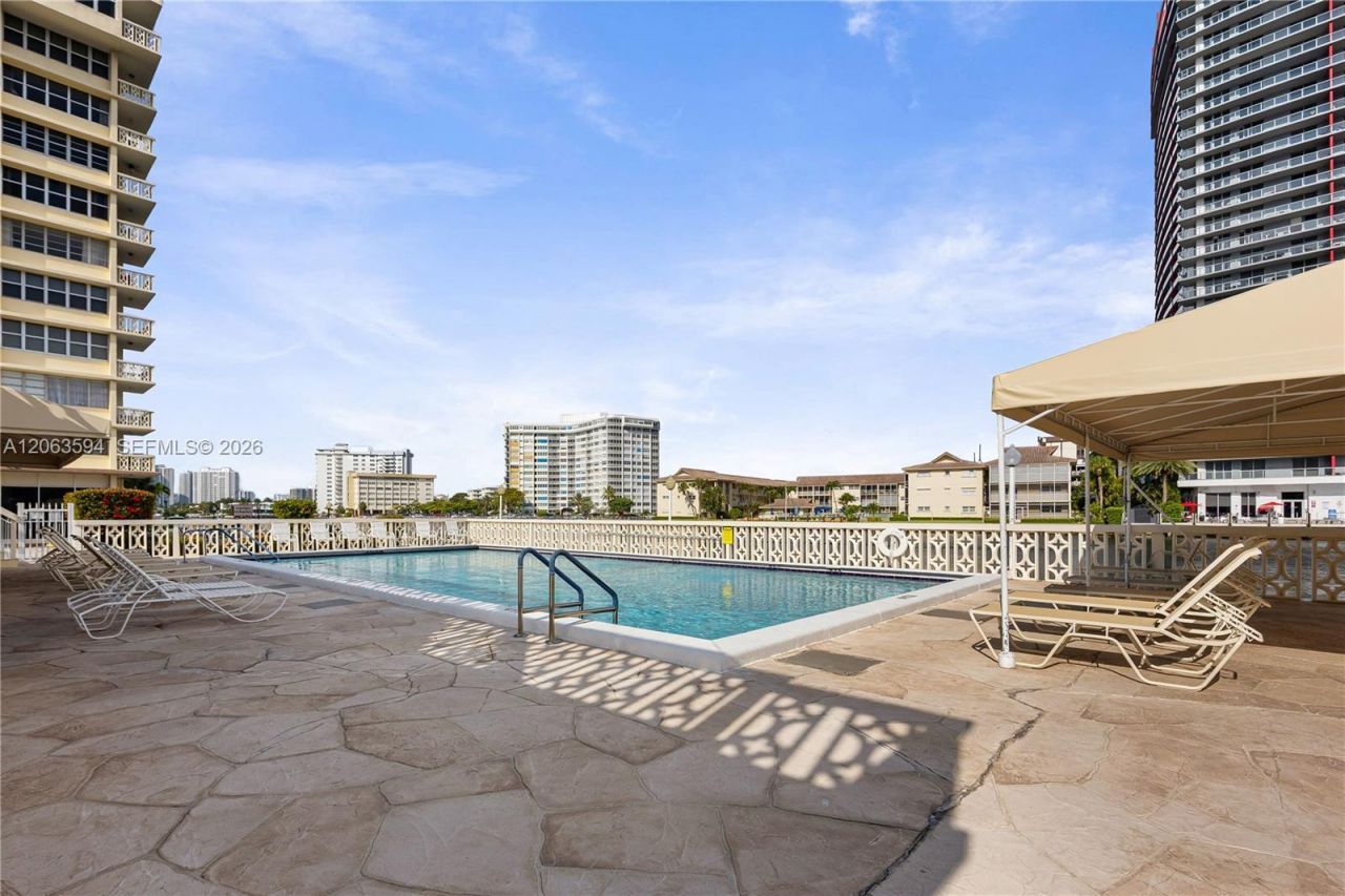 1825 S Ocean Dr, Unit 313, Hallandale Beach, FL 33009 Photo