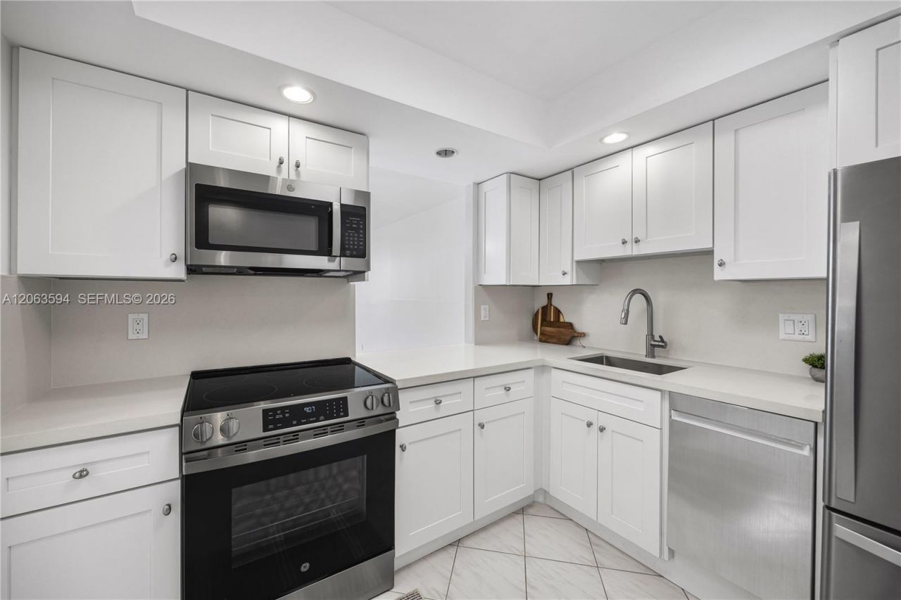 1825 S Ocean Dr, Unit 313, Hallandale Beach, FL 33009 Photo