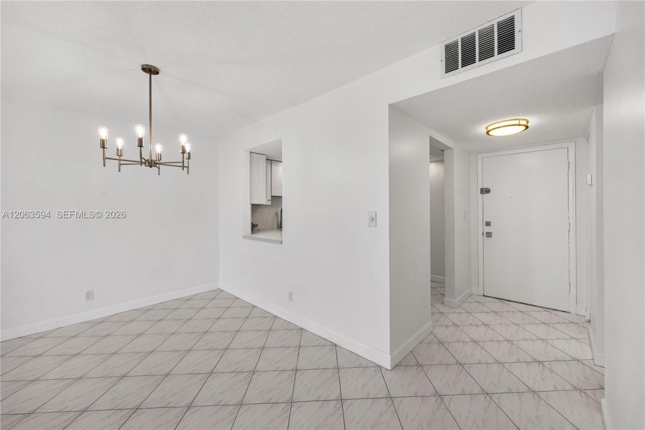 1825 S Ocean Dr, Unit 313, Hallandale Beach, FL 33009 Photo
