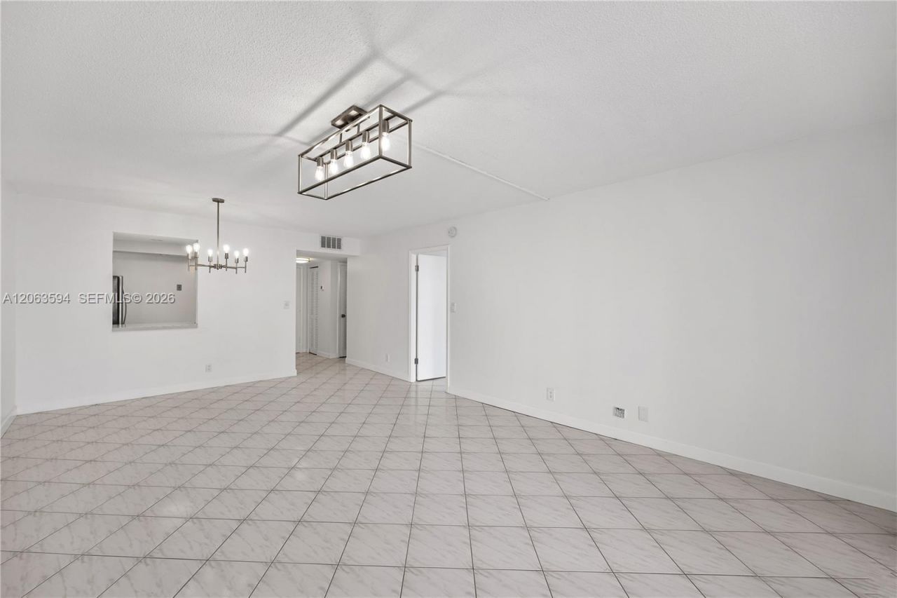 1825 S Ocean Dr, Unit 313, Hallandale Beach, FL 33009 Photo