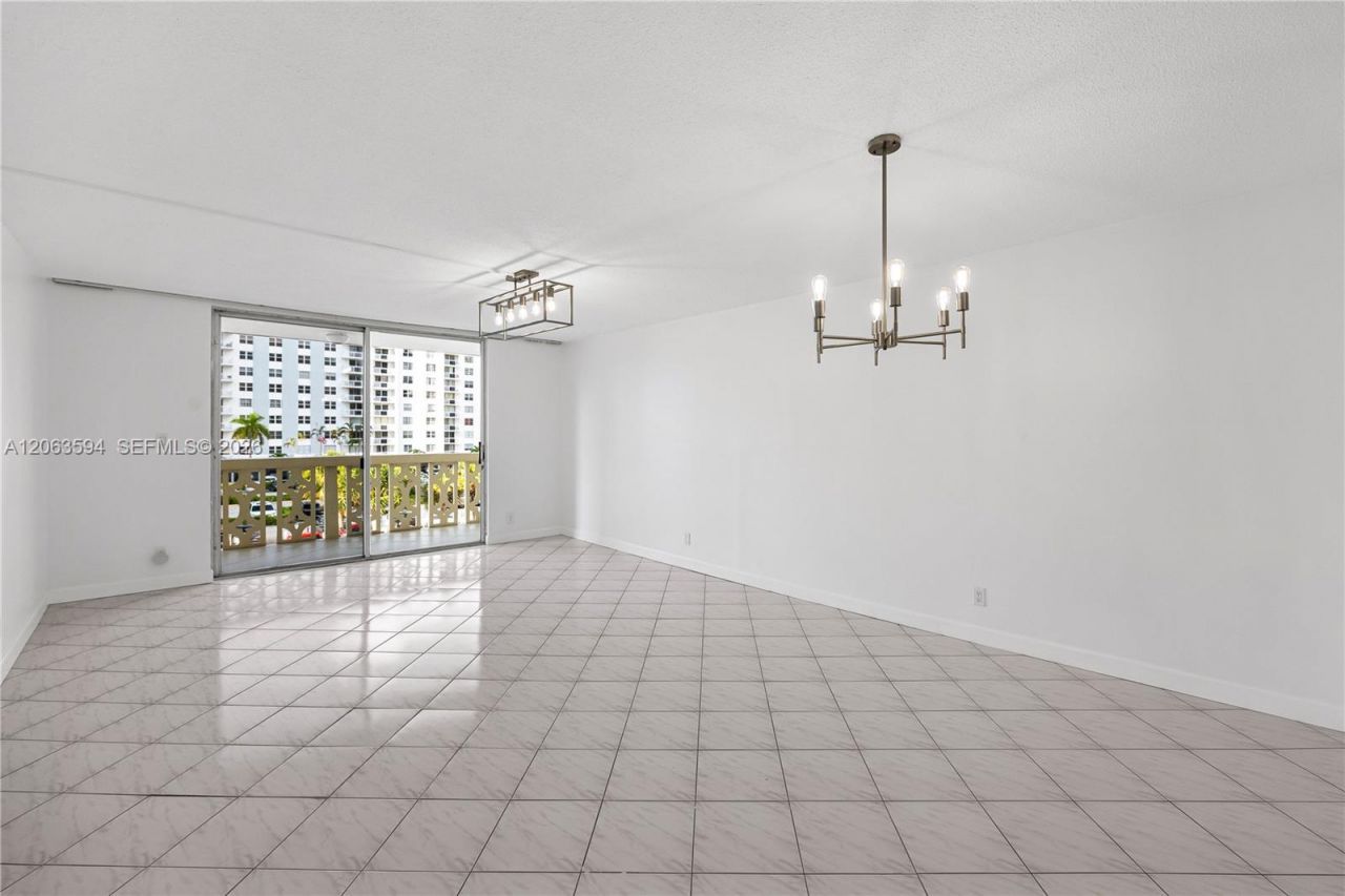 1825 S Ocean Dr, Unit 313, Hallandale Beach, FL 33009 Photo