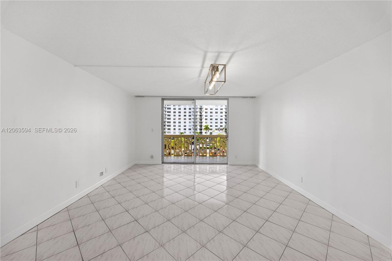 1825 S Ocean Dr, Unit 313, Hallandale Beach, FL 33009 Photo