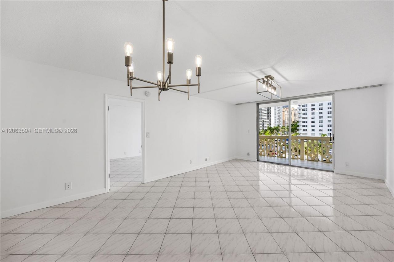 1825 S Ocean Dr, Unit 313, Hallandale Beach, FL 33009 Photo