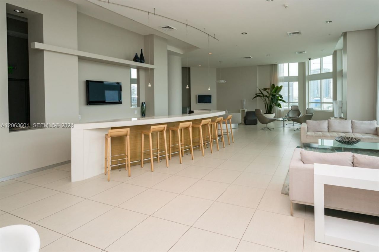1900 N Bayshore Dr, Unit 3917, Miami, FL 33132 Photo