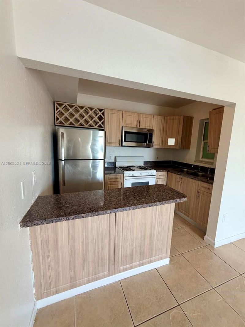 12890 NE 8th Ave, Unit 304, North Miami, FL 33161 Photo